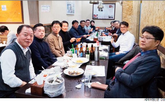 에디터 사진