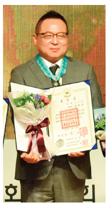 에디터 사진