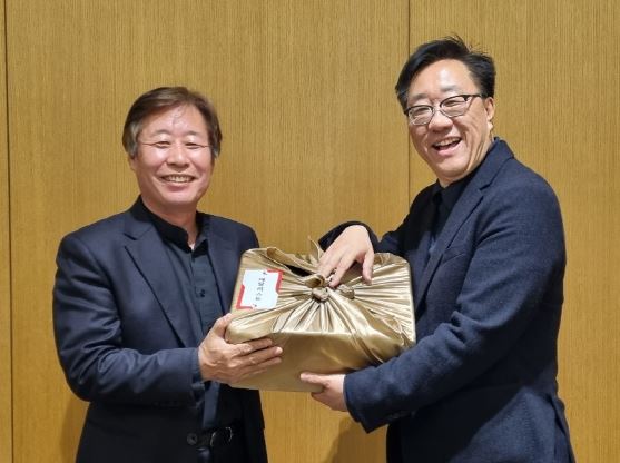 에디터 사진