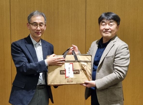 에디터 사진