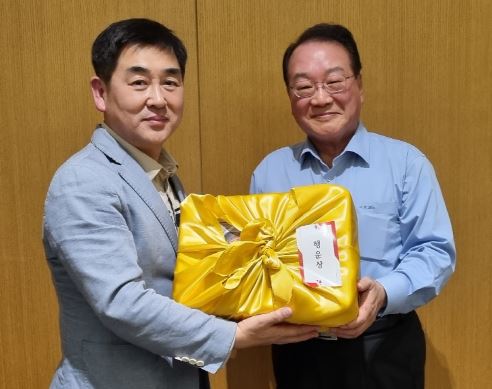 에디터 사진