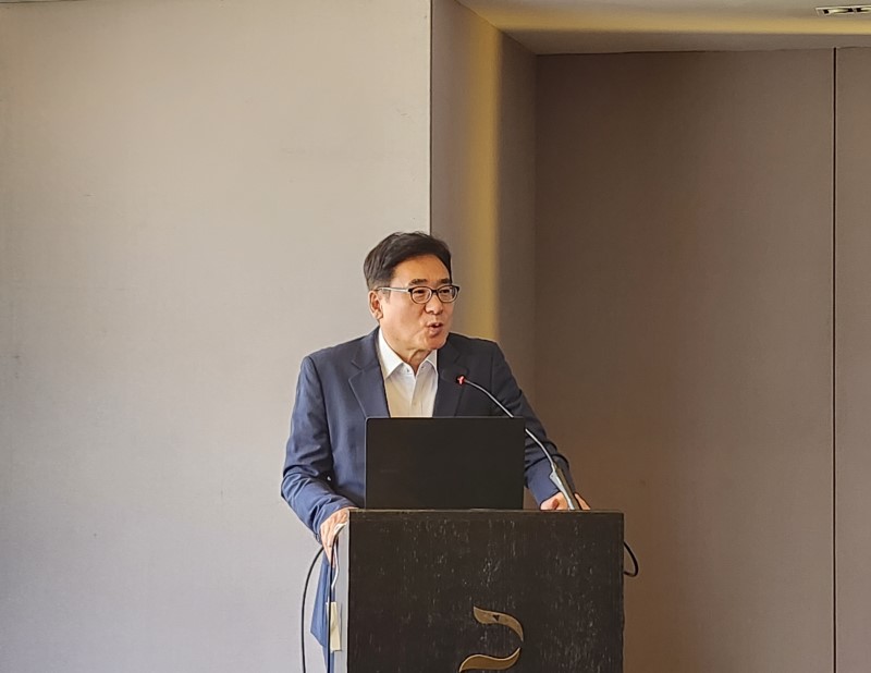 에디터 사진