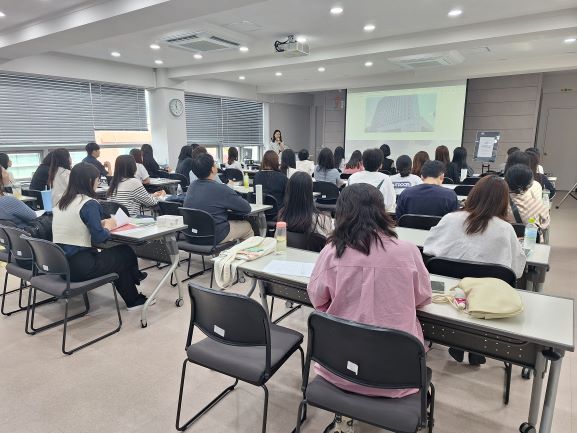 에디터 사진