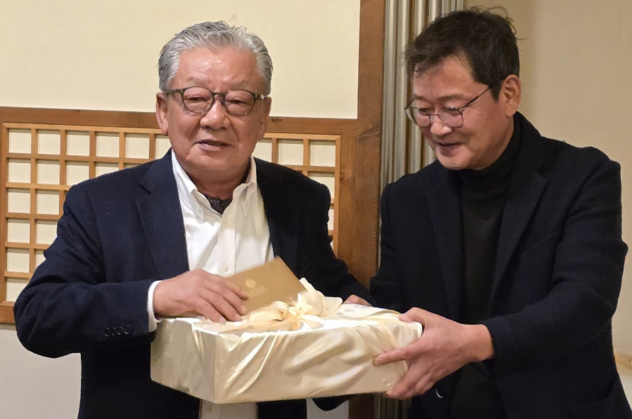 에디터 사진