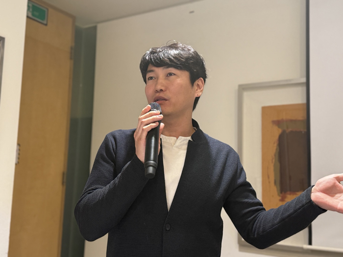 에디터 사진