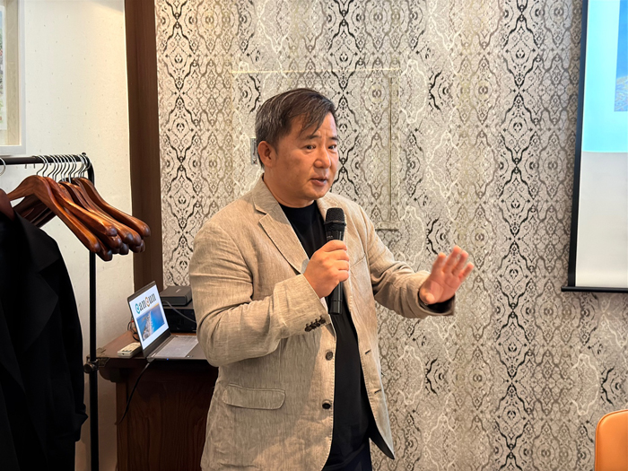에디터 사진
