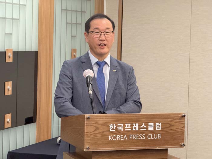 에디터 사진
