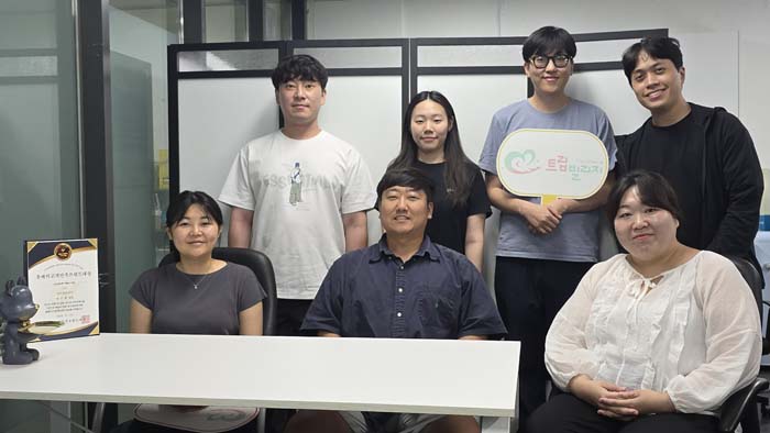 에디터 사진